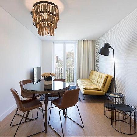 Lovelystay - Central Flat W/ Ac & Balcony Porto Luaran gambar
