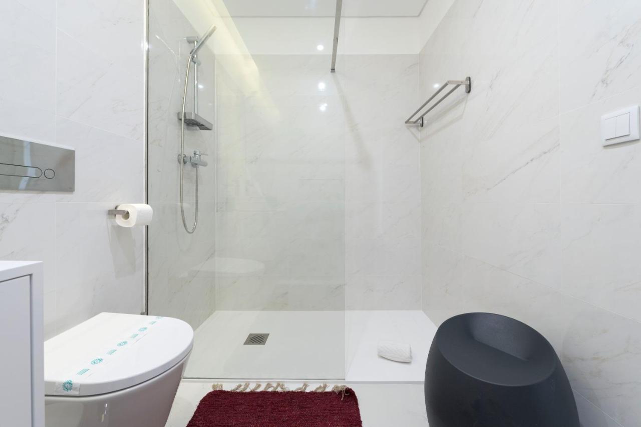 Lovelystay - Central Flat W/ Ac & Balcony Porto Luaran gambar