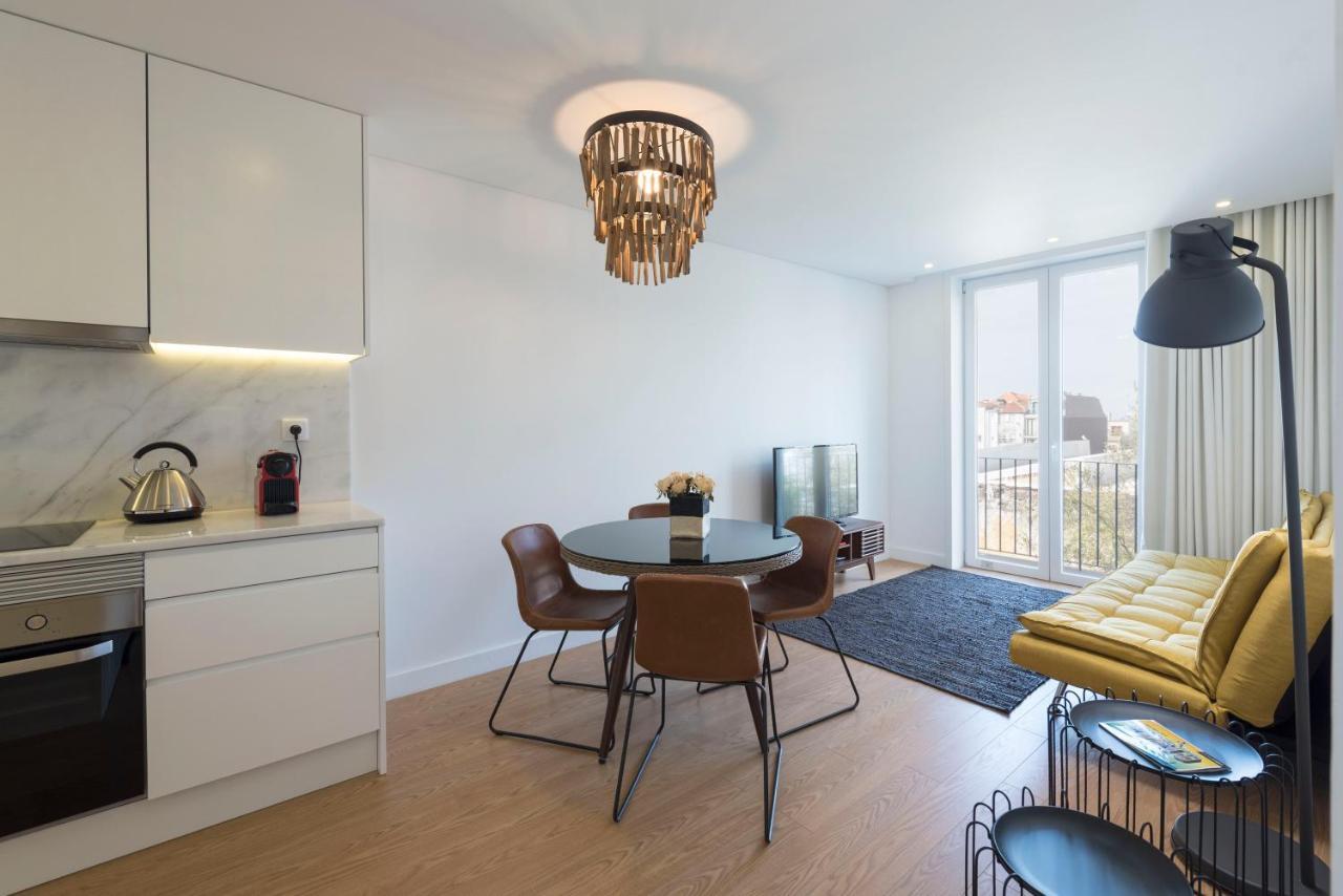 Lovelystay - Central Flat W/ Ac & Balcony Porto Luaran gambar