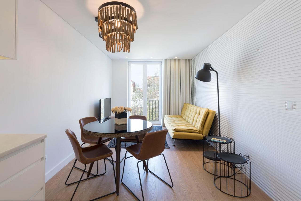 Lovelystay - Central Flat W/ Ac & Balcony Porto Luaran gambar