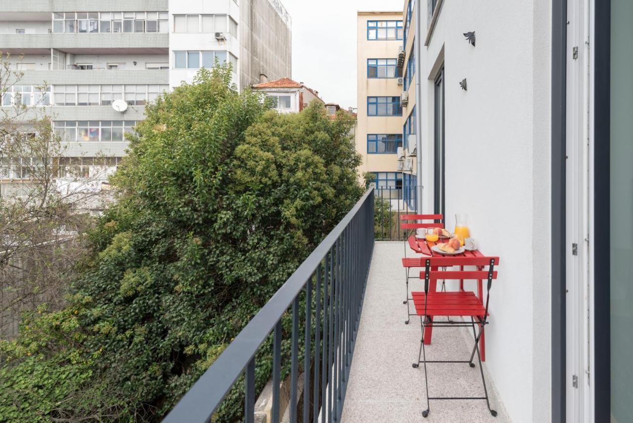 Lovelystay - Central Flat W/ Ac & Balcony Porto Luaran gambar