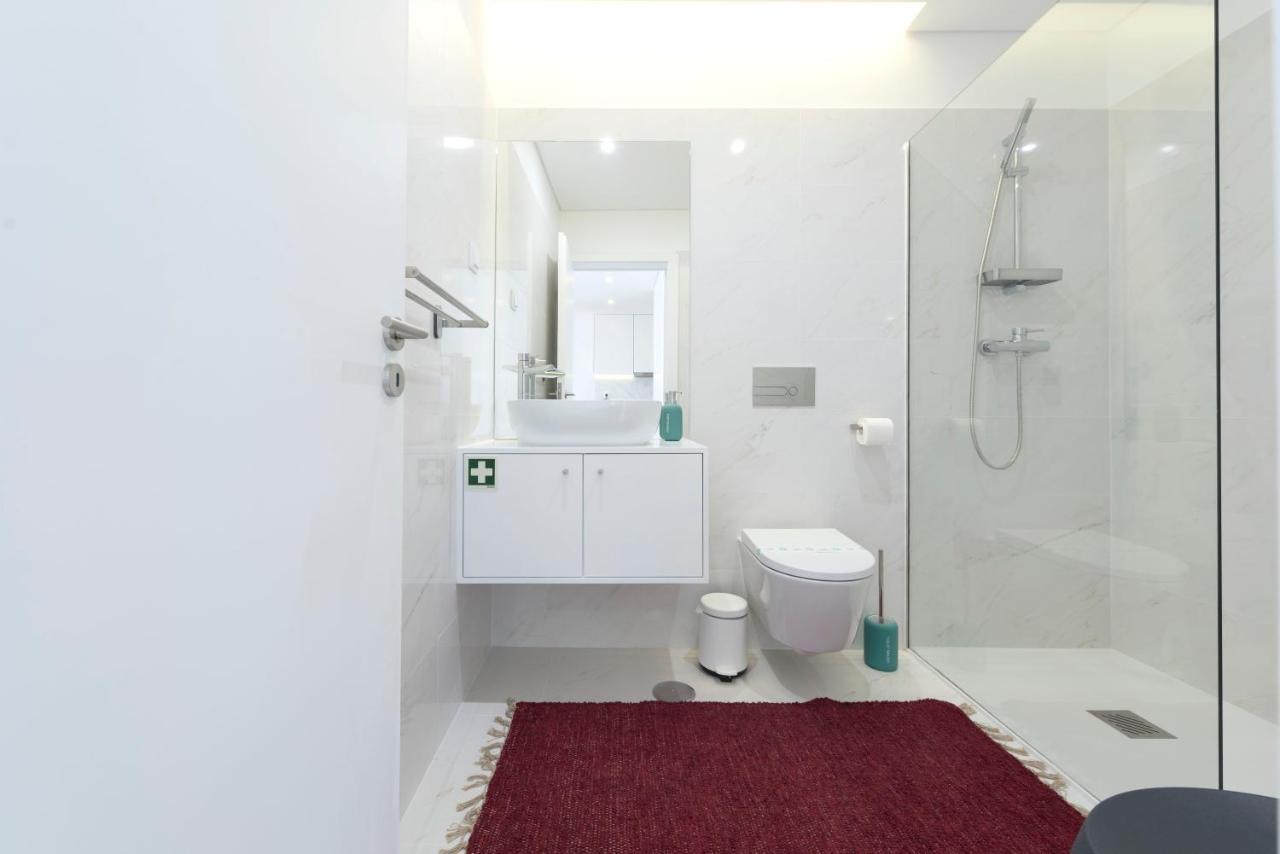Lovelystay - Central Flat W/ Ac & Balcony Porto Luaran gambar