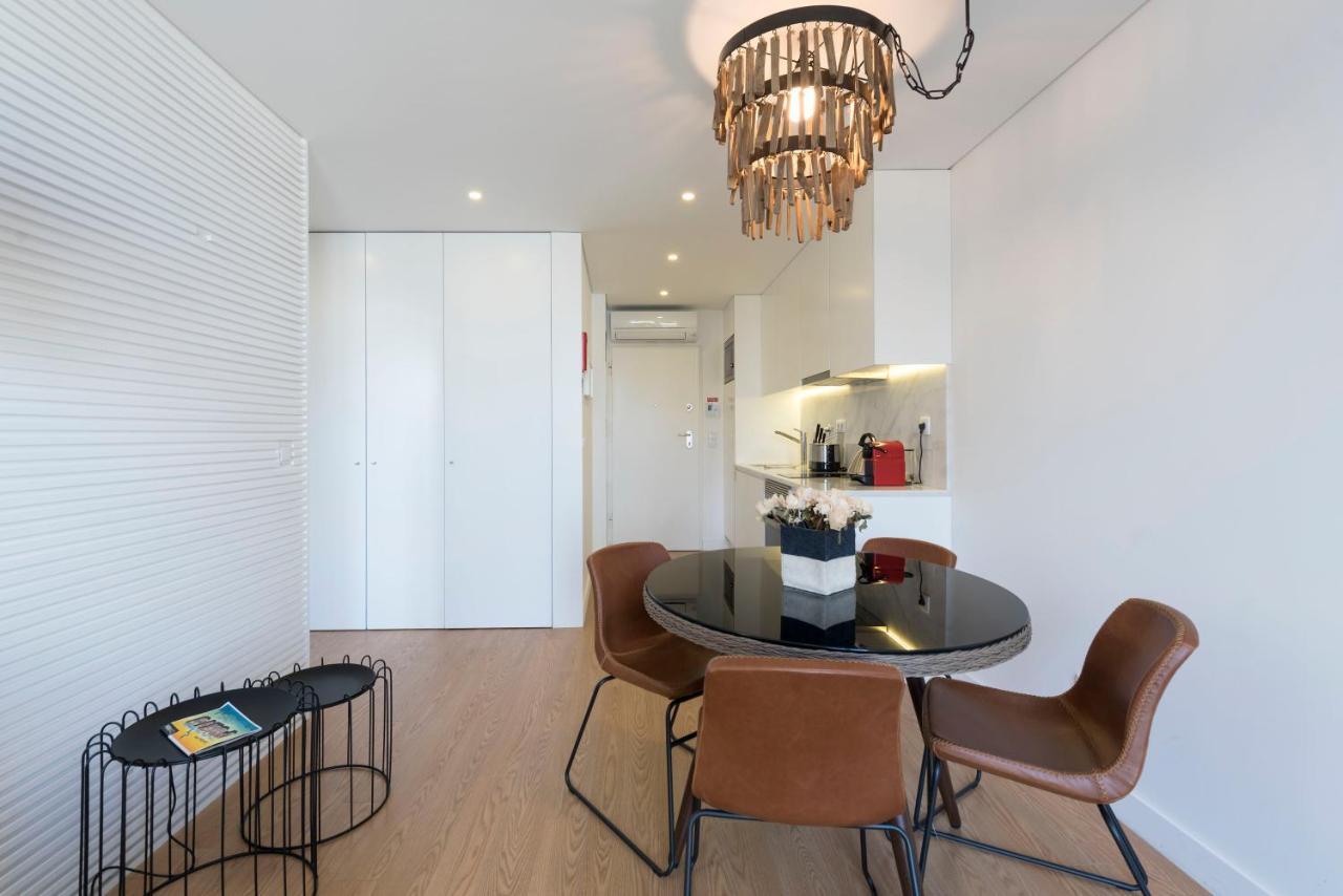 Lovelystay - Central Flat W/ Ac & Balcony Porto Luaran gambar