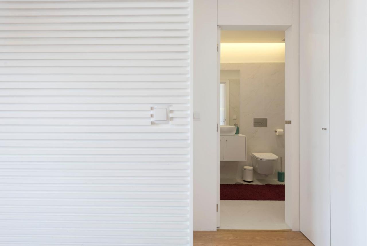 Lovelystay - Central Flat W/ Ac & Balcony Porto Luaran gambar