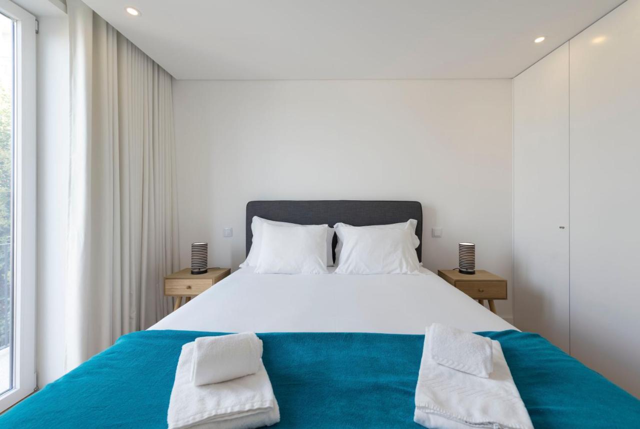 Lovelystay - Central Flat W/ Ac & Balcony Porto Luaran gambar