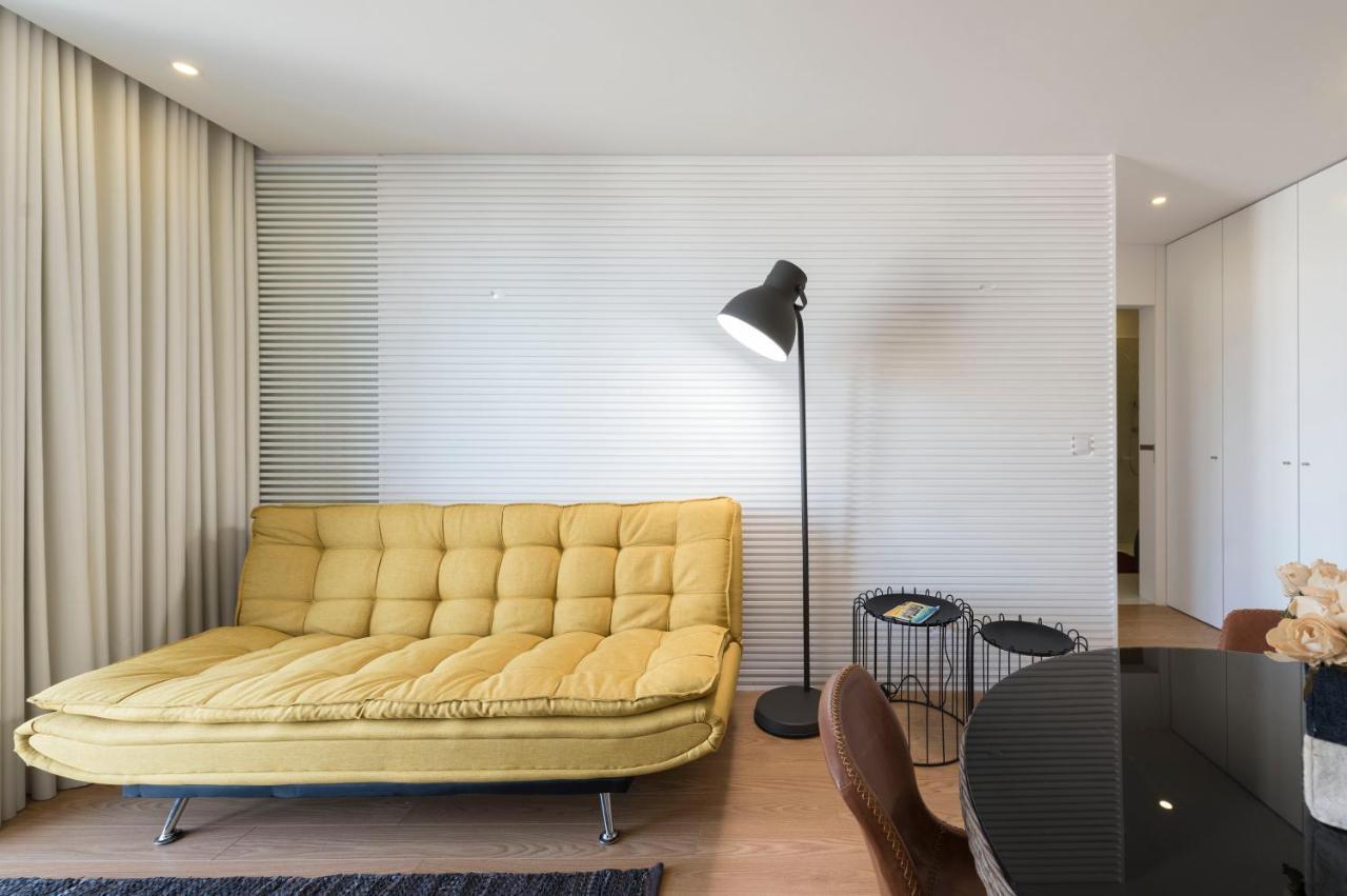 Lovelystay - Central Flat W/ Ac & Balcony Porto Luaran gambar